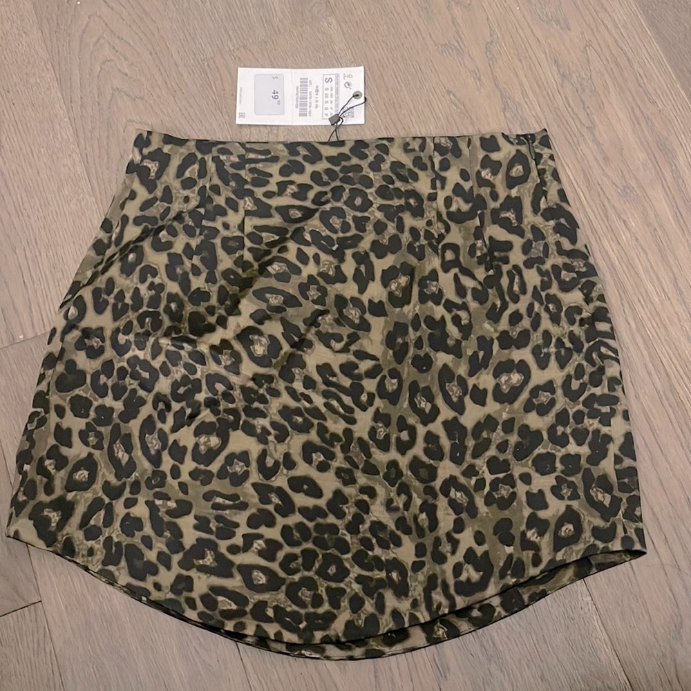 Zara leopard skirt